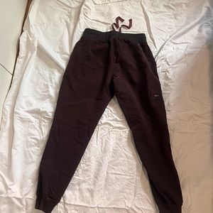 FIGS Size small petite jogger burgandy